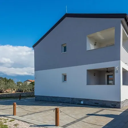 Pejakovic Apartment Vir