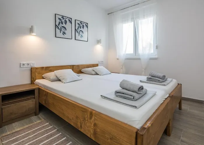 Pejakovic Apartment Vir