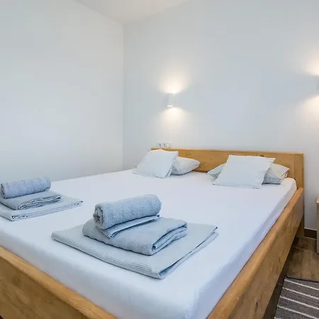 Pejakovic Appartement Vir