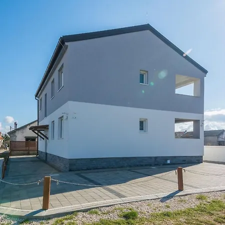 Apartament Pejakovic *