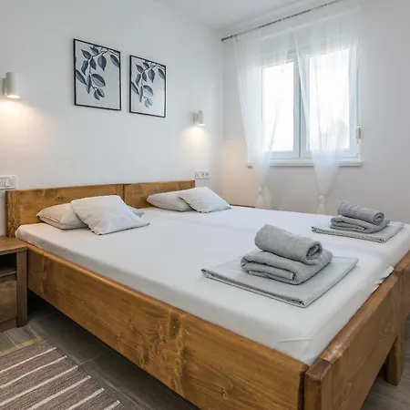 Pejakovic Apartament Vir