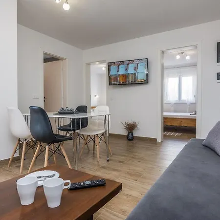 Apartament Pejakovic *