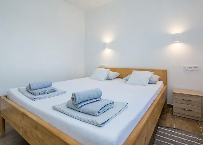 Pejakovic Apartment Vir